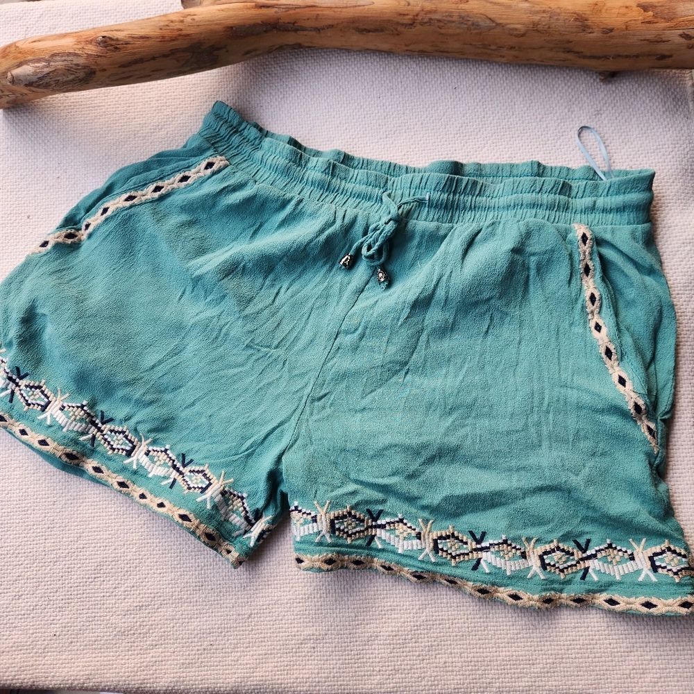 Anthropologie hei hei embroidered shorts